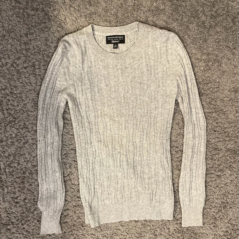 Banana Republic light gray sweater